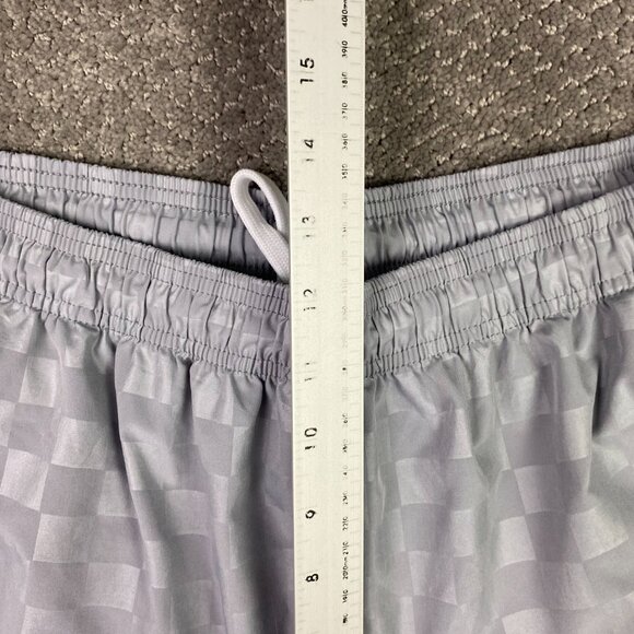 Umbro Checkered Shorts Men's Large Silver Gray Soccer Running Gym - Picture 9 of 12